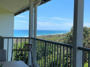 15 Whale Watch Resort + Beach Front + Ducted Air Con + 3 Bed + 2 Bath, Point Lookout